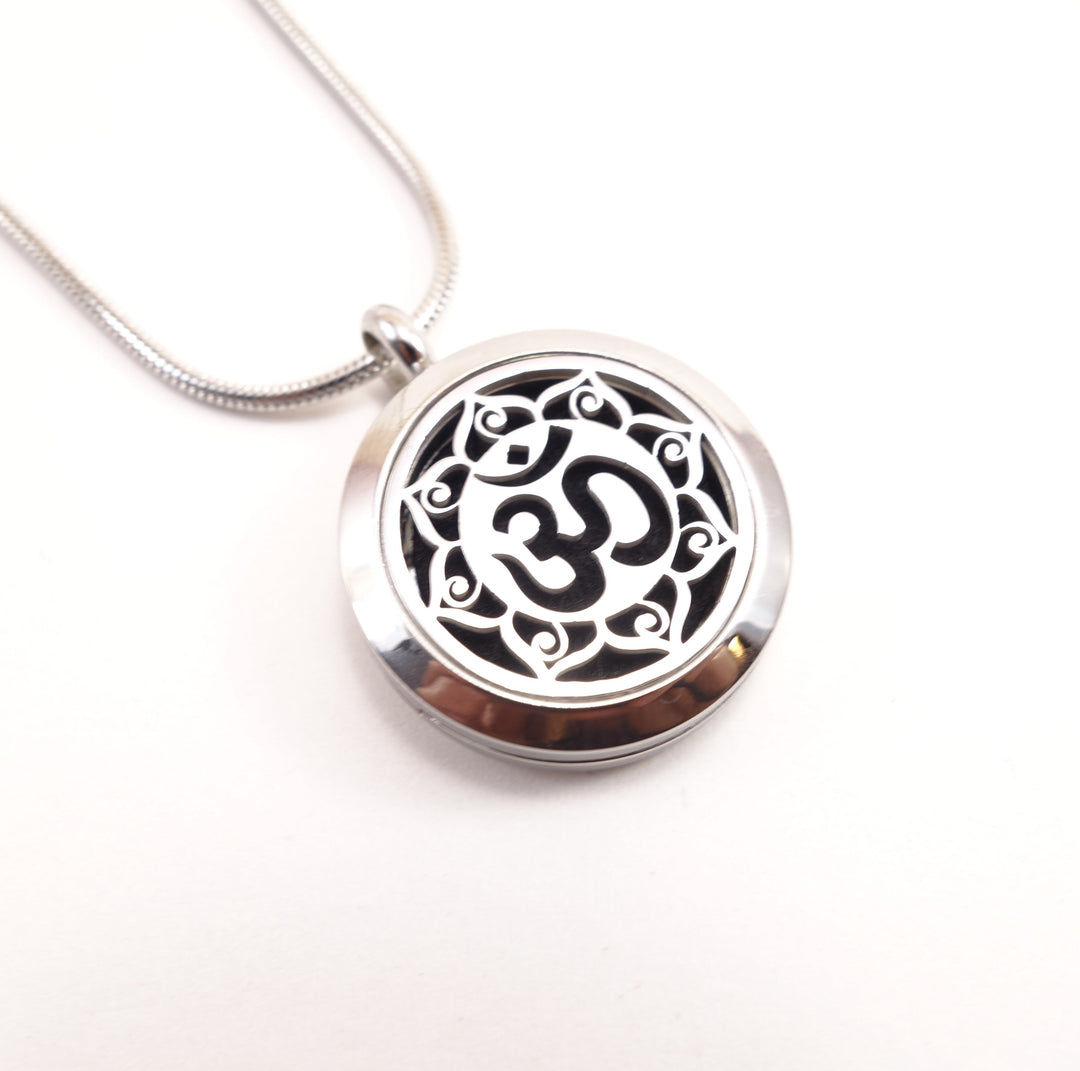 AUM (OM) Aromatherapy Locket 25mm