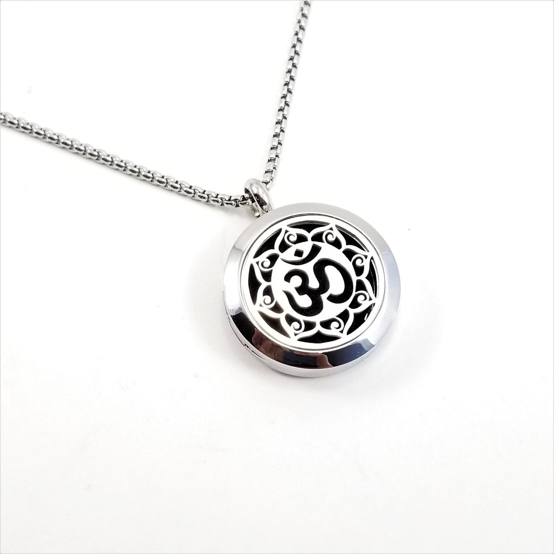 AUM (OM) Aromatherapy Locket 25mm