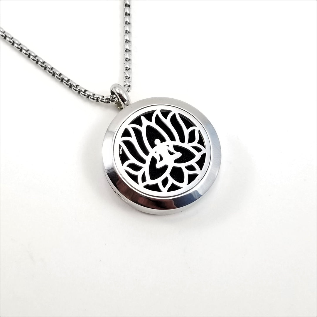 Lotus Triquetra Aromatherapy Locket 25mm